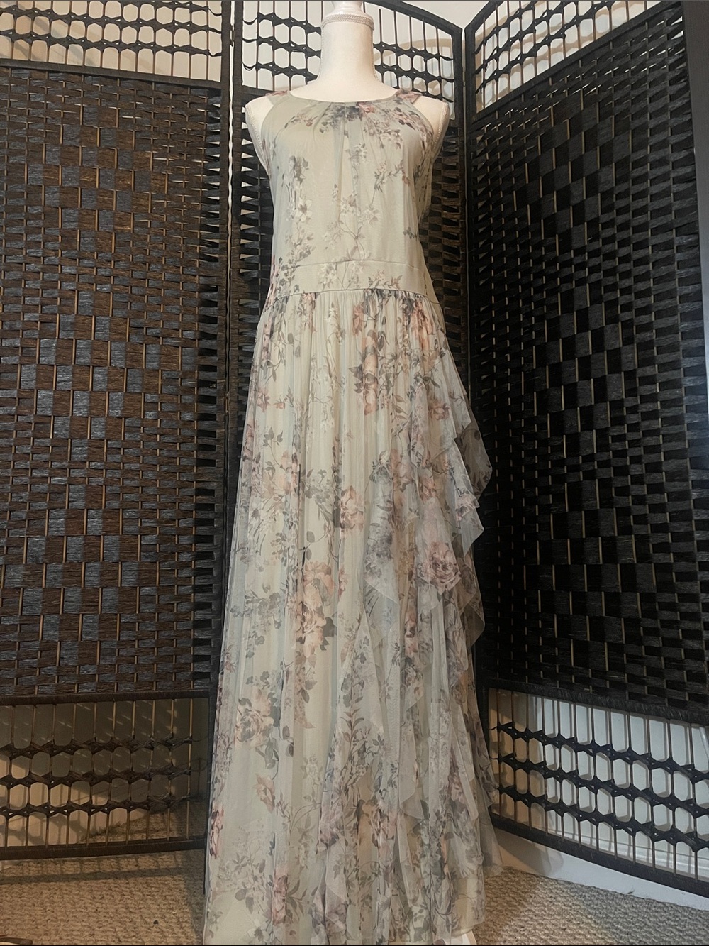 Floral Sleeveless Maxi Dress in Pale Green
